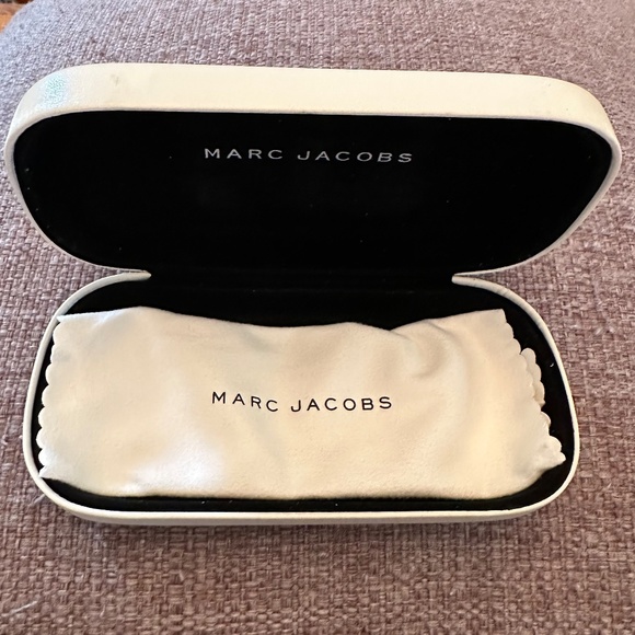 Marc Jacobs glasses case - White - Includes unused lens cloth - Picture 2 of 3